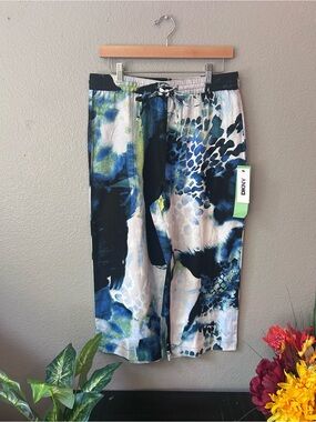 New With Tags DKNY Blue Green Abstract Print Capris